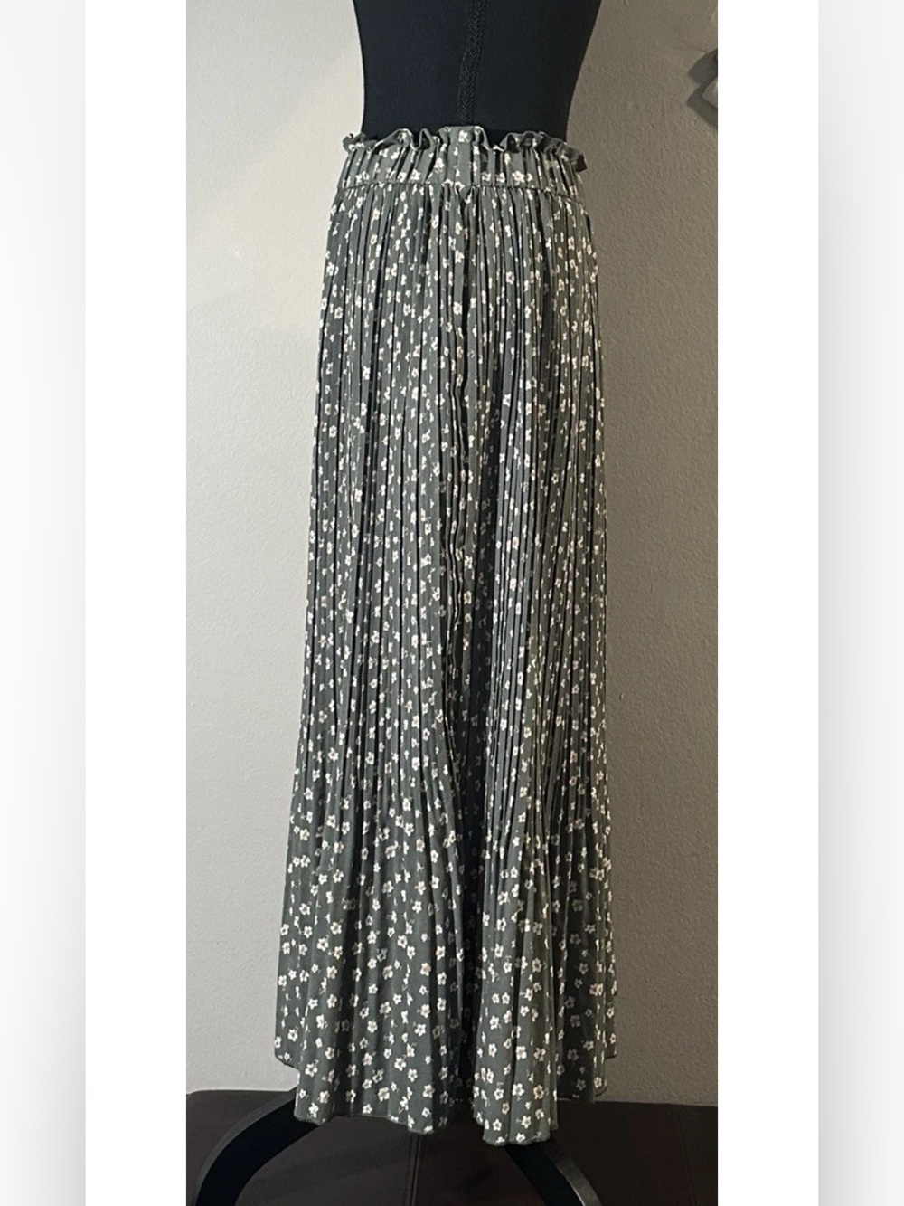 EXLURA Women's Large Green Floral Print Pleated Long Skirt Size Large